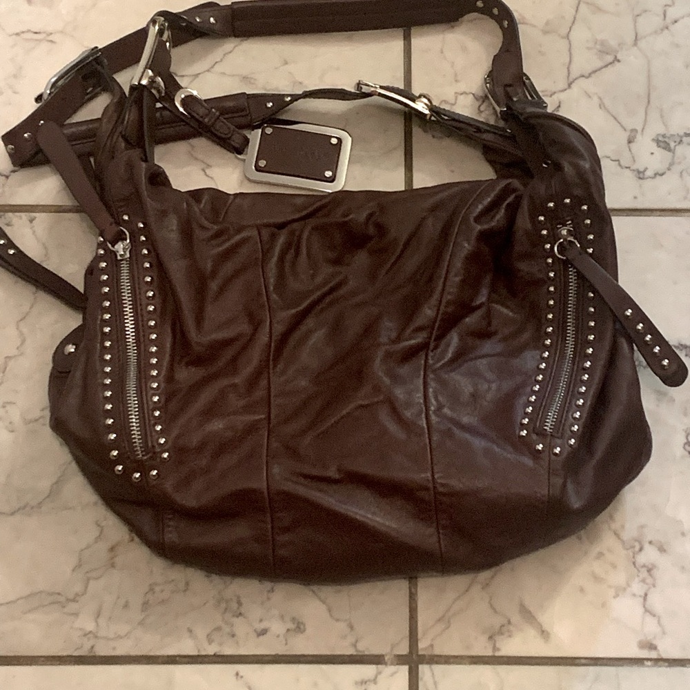 B. Makowsky Coffee brown stylish purse.